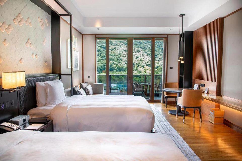 Room, 2 Double Beds, Lake View