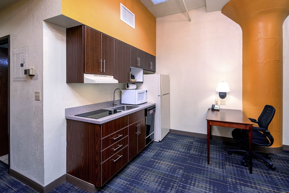 The Suites Hotel at Waterfront Plaza 8/50