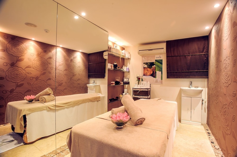 Hotel Azimut 23/50
