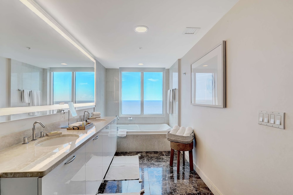 Beach House Fort Lauderdale, a Hilton Resort 50/77