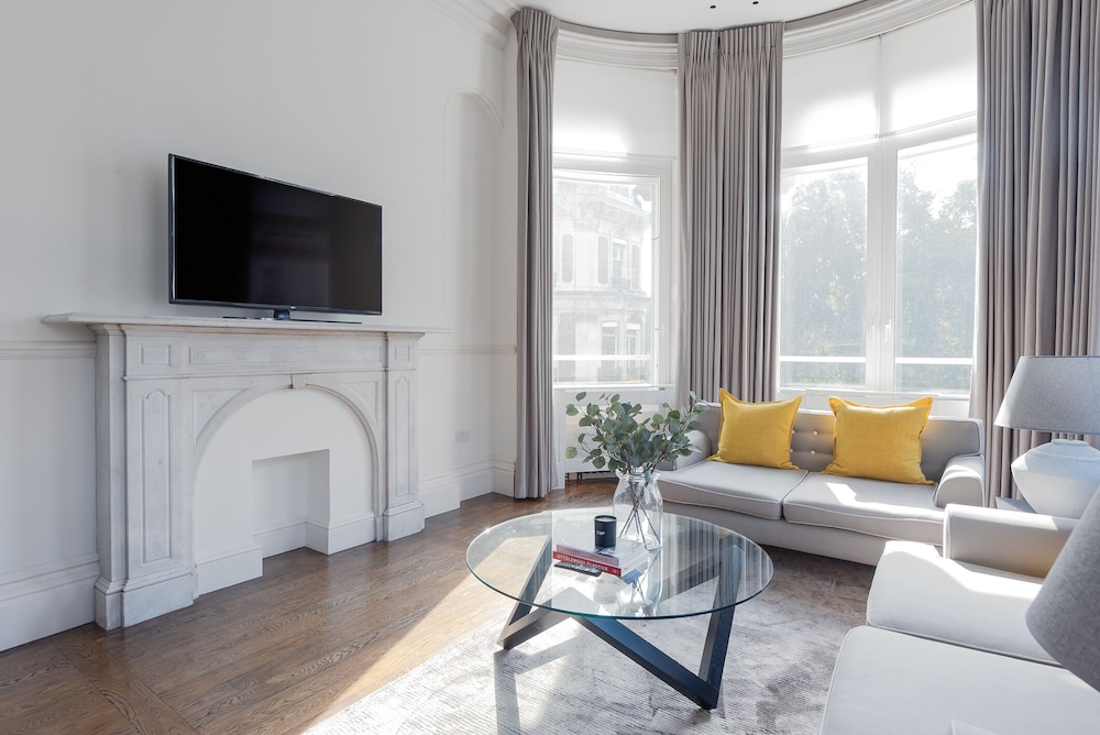 Grosvenor Gardens by CAPITAL 25/50