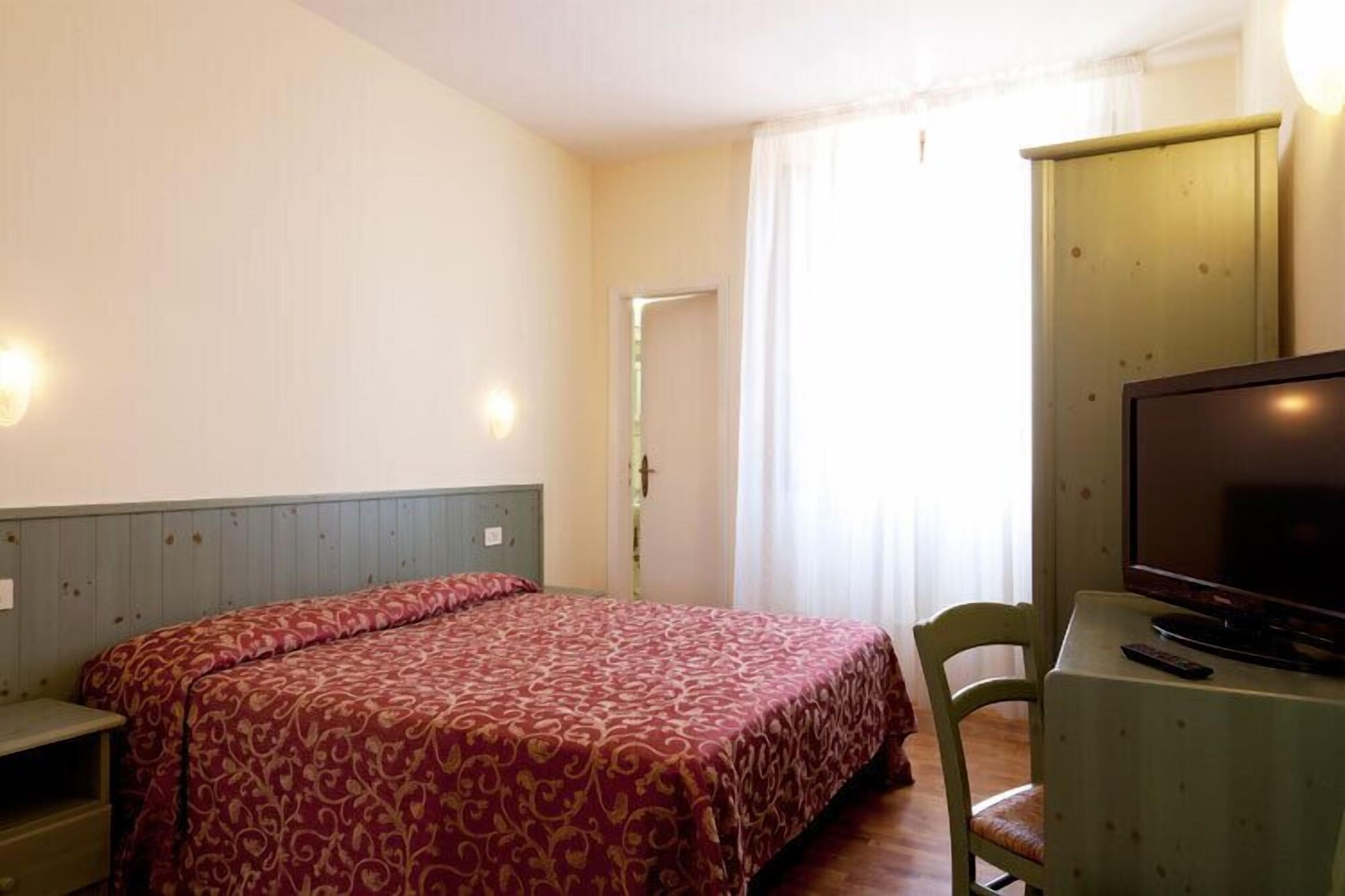 ROOM, SINGLE
