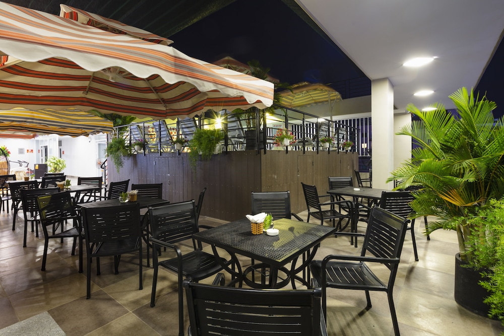 Maple Leaf Hotel & Apartment 62/75