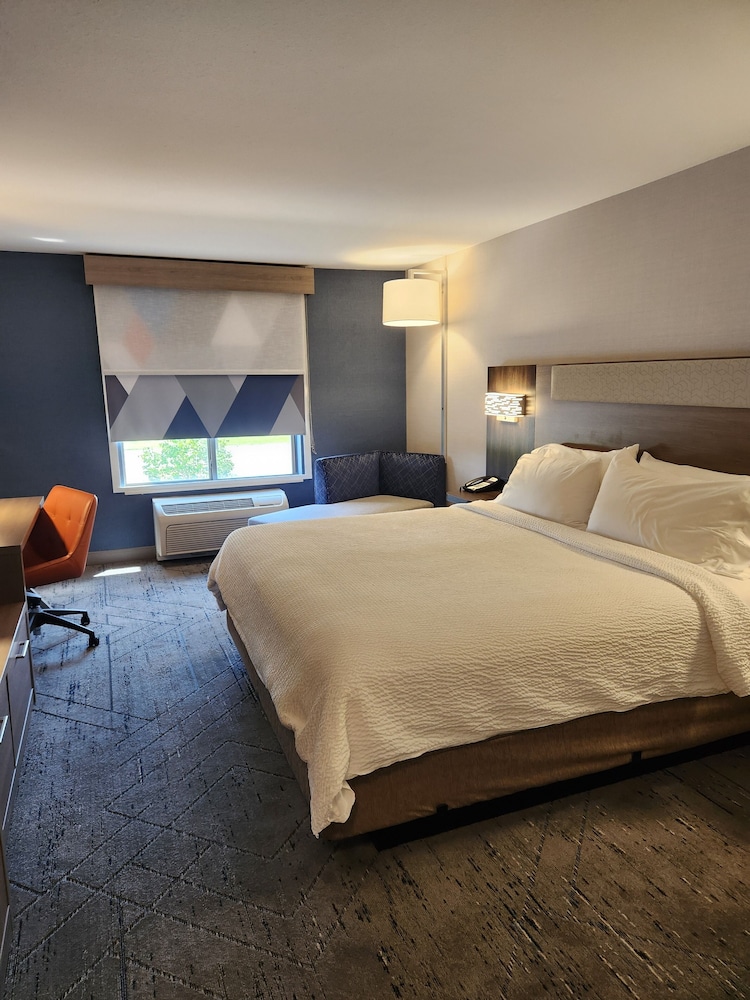 غرفة قياسية بسرير كوين، Holiday Inn Express Hotel Suites Crawfordsville 2/4