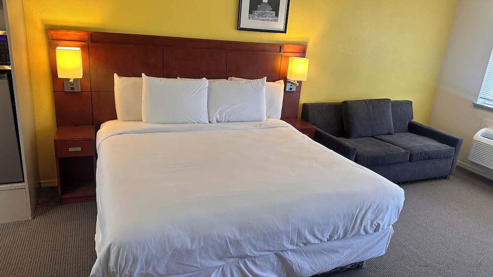 Lakeshore Inn 16/53