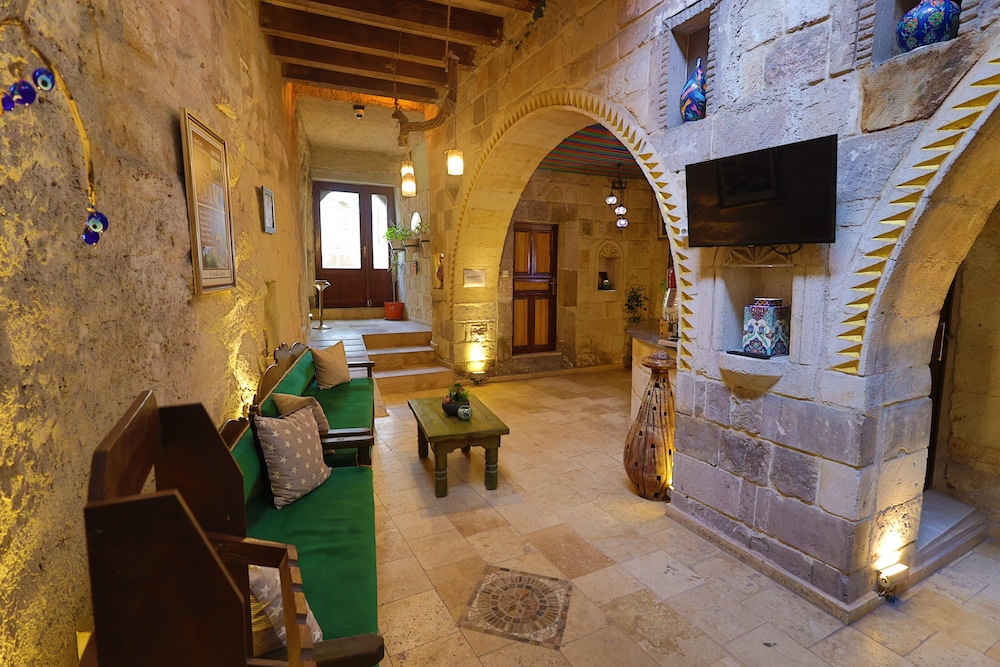 Bedrock Cave Hotel 29/50