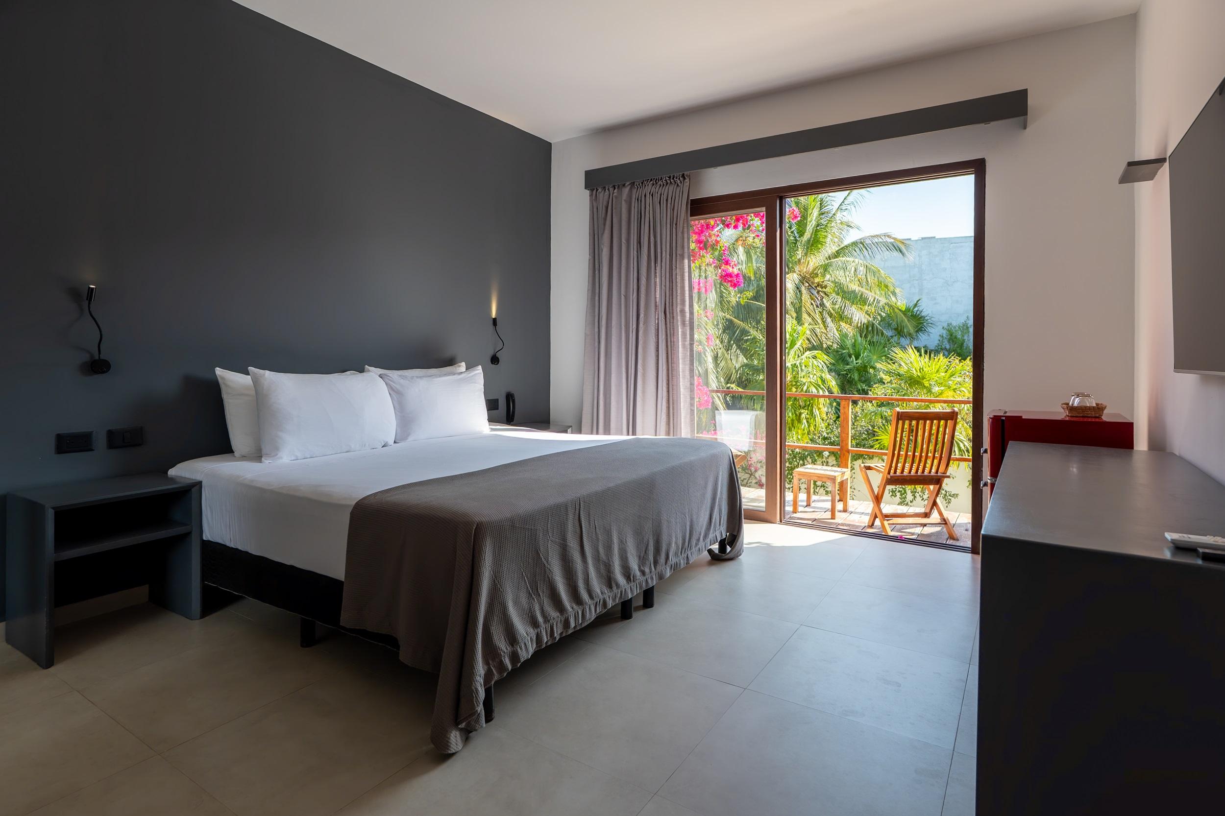 Deluxe, King Bed, Garden or Pool View, Terrace
