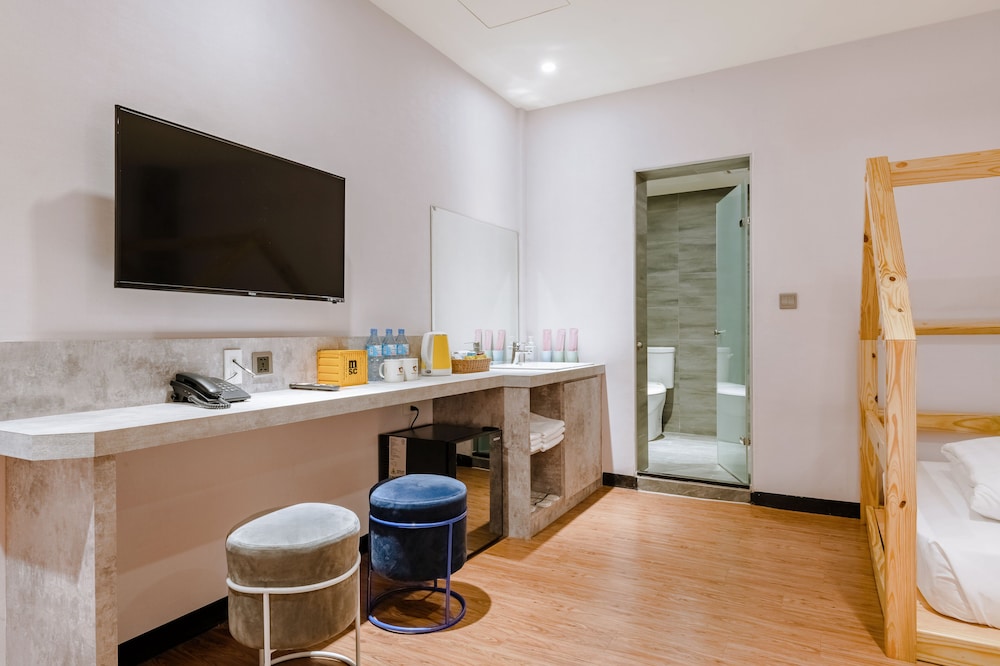Prince Hotel 50/50