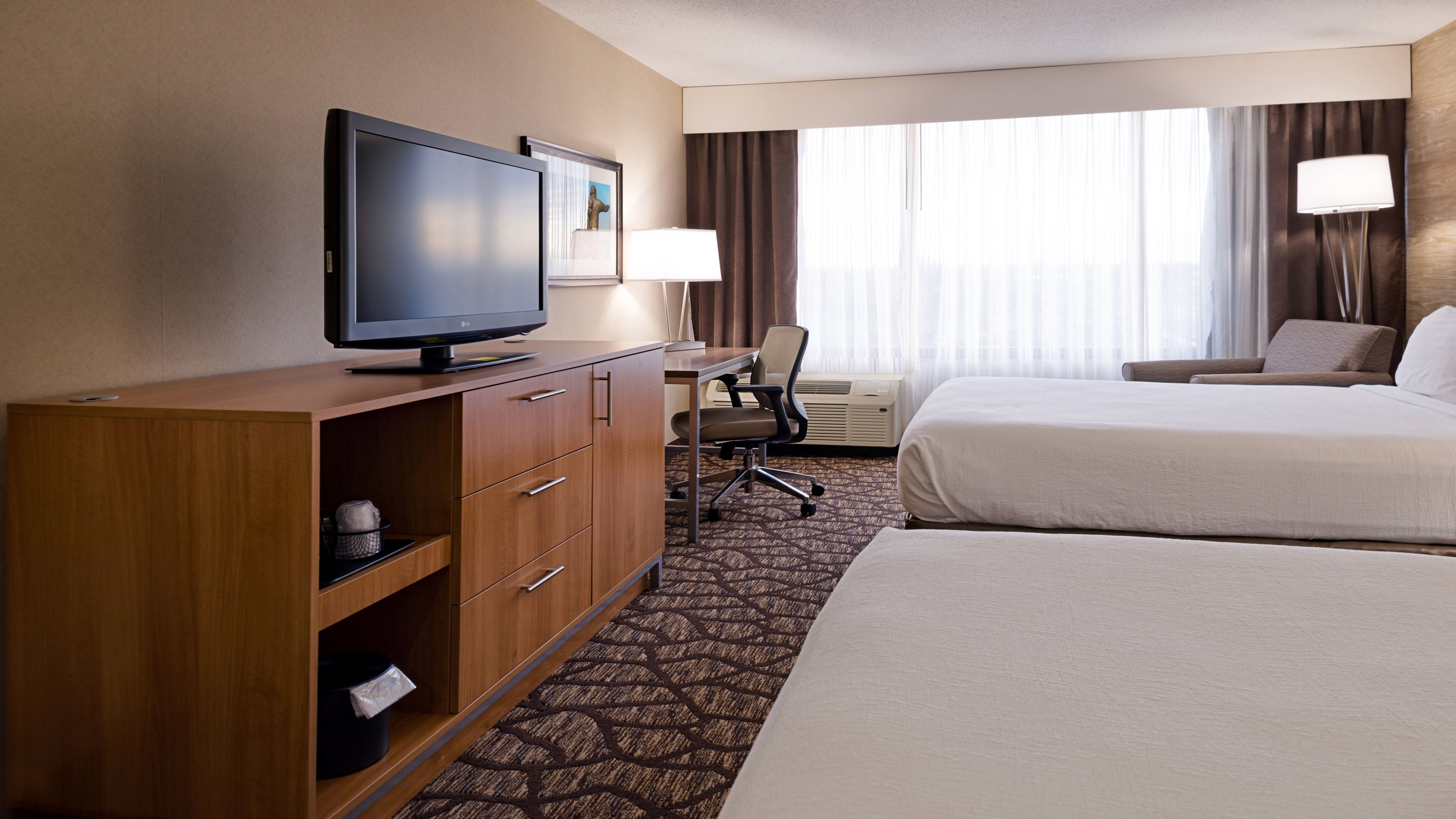 غرفة بسريرين مزدوجين، Holiday Inn Hotel Suites Warren 4/5