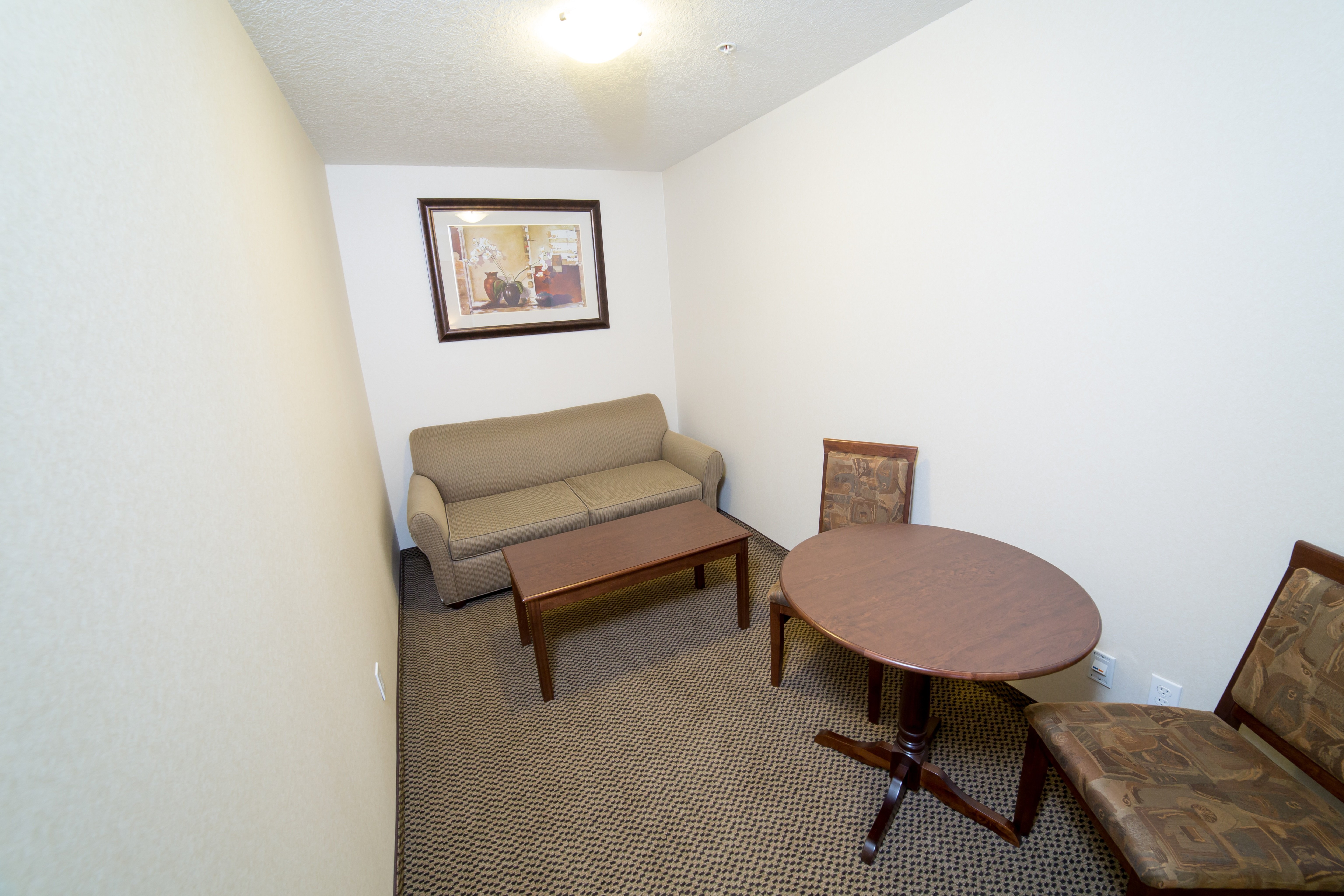 Holiday Inn Express Hotel & Suites Drayton Valley 33/50