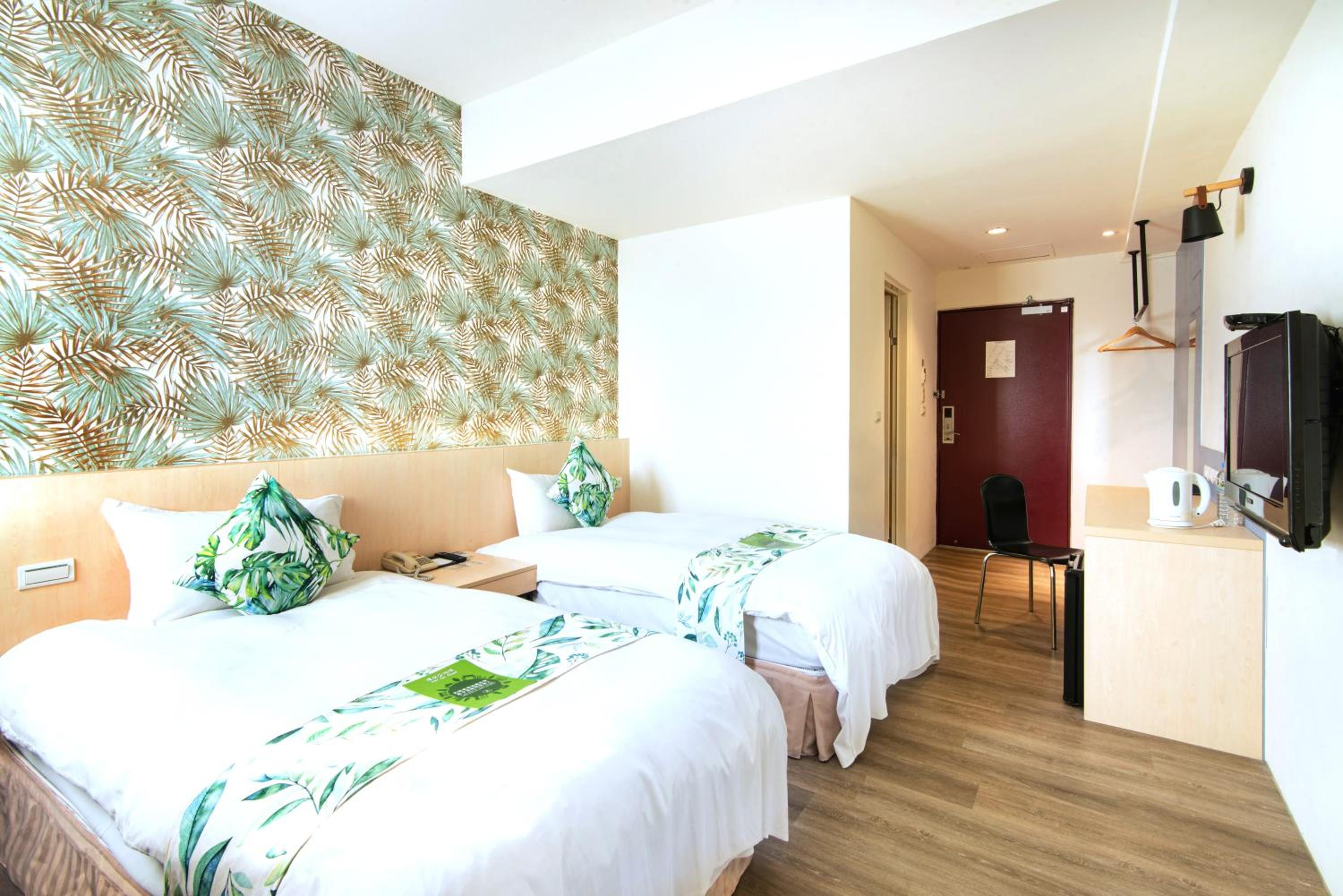 ROOM, TWIN BEDS