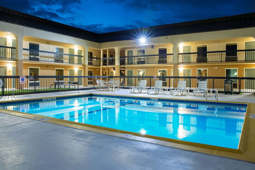 QUALITY INN AT ARLINGTON HIGHLANDS 3/44