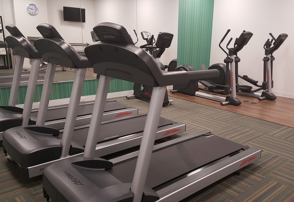 Holiday Inn Express Suites Toledo West 32/54