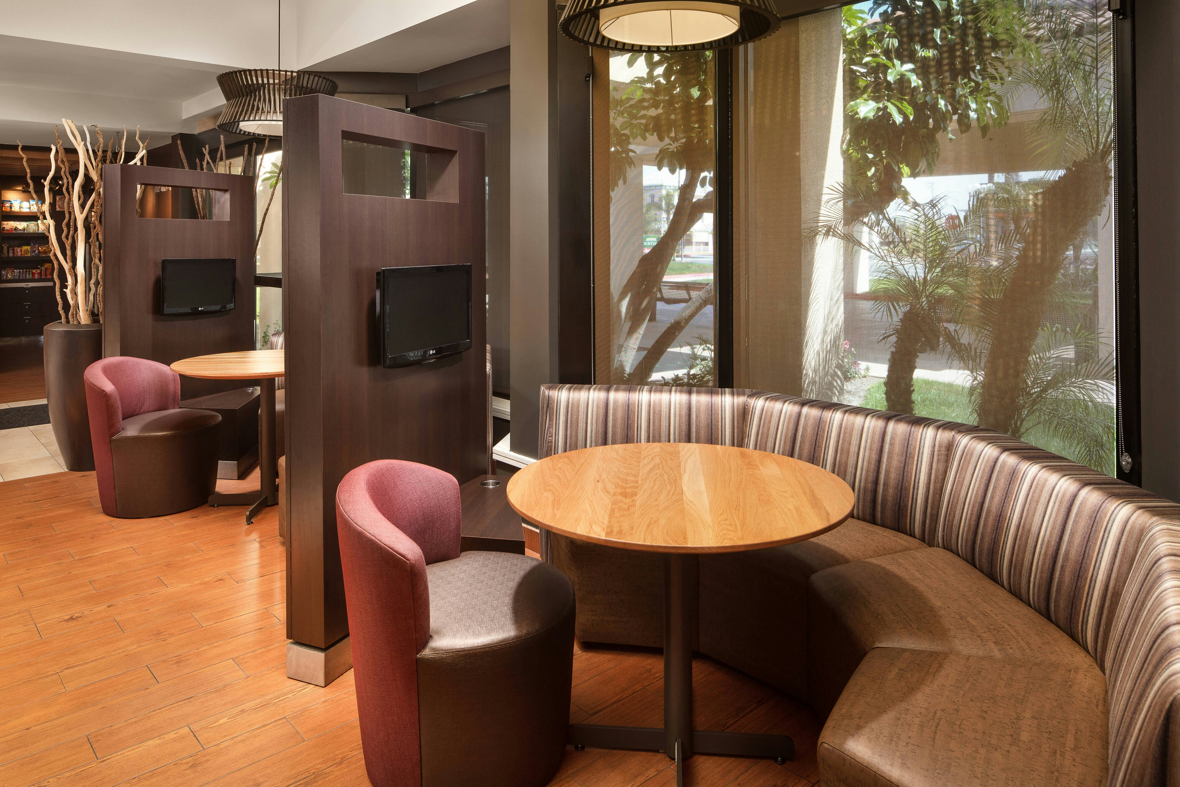 Courtyard Anaheim Buena Park 23/42