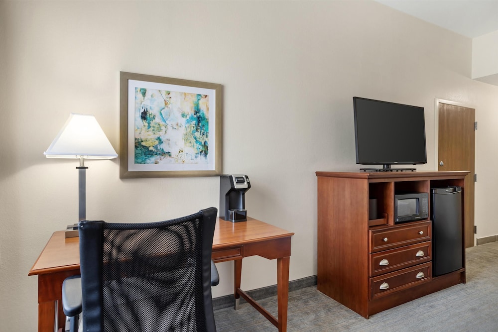 Best Western Plus Executive Hotel Suites 17/50