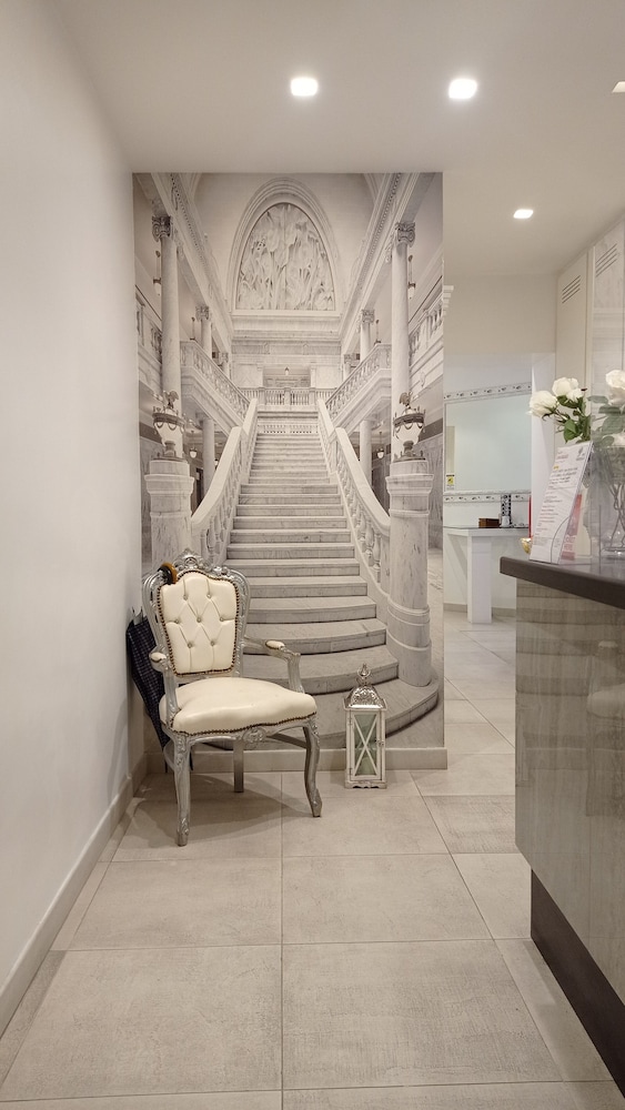 Roman Holidays Boutique Hotel 50/69