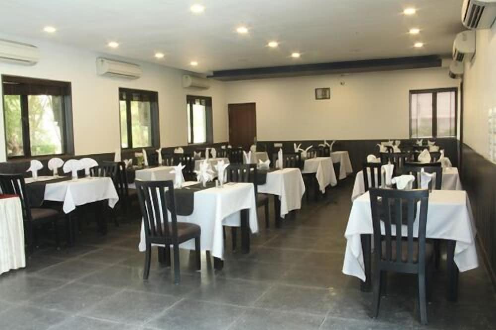 Krishna Park Resort 18/29