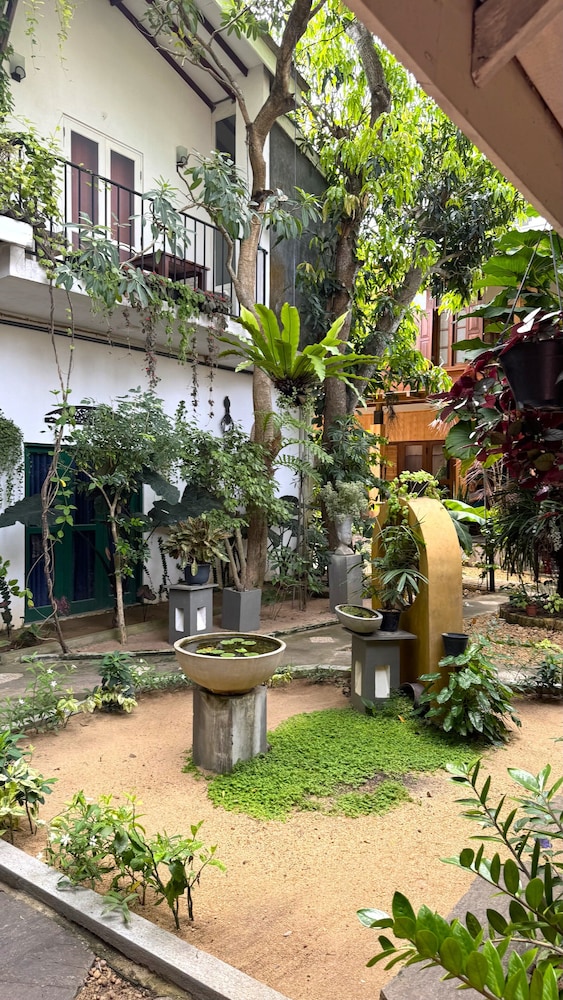 Gomez Place 65/68