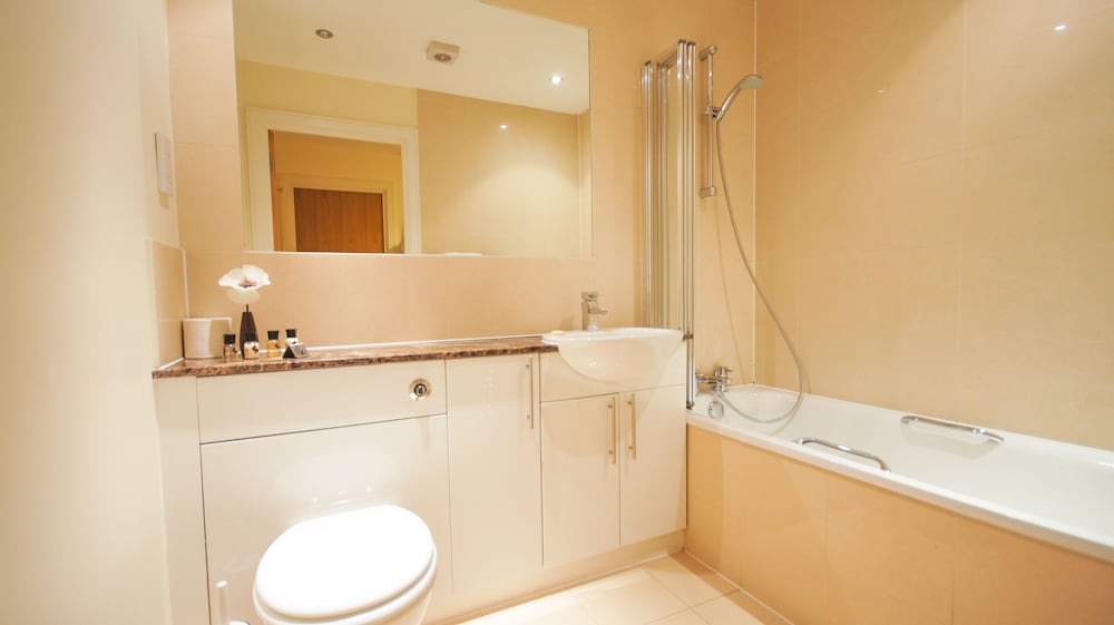 Crompton Court 7/38