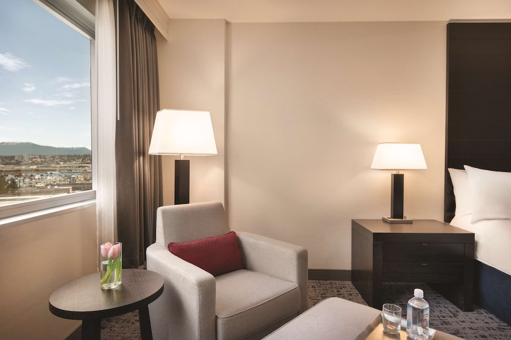Radisson Hotel Vancouver Airport 25/45