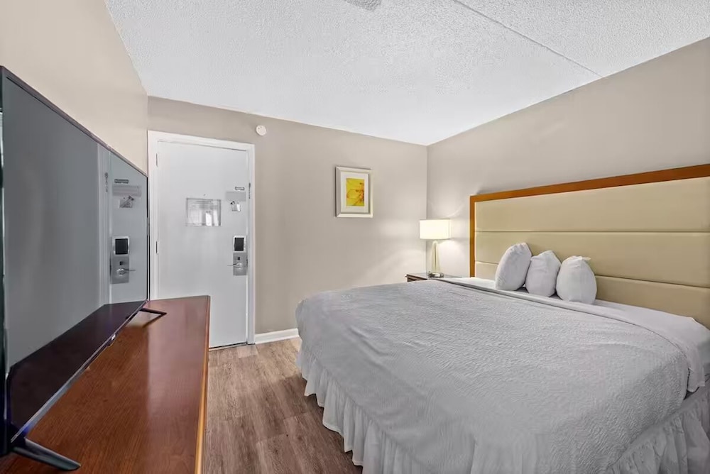 Capital O Sunset Waves Hotel Myrtle Beach Oceanfront 34/63