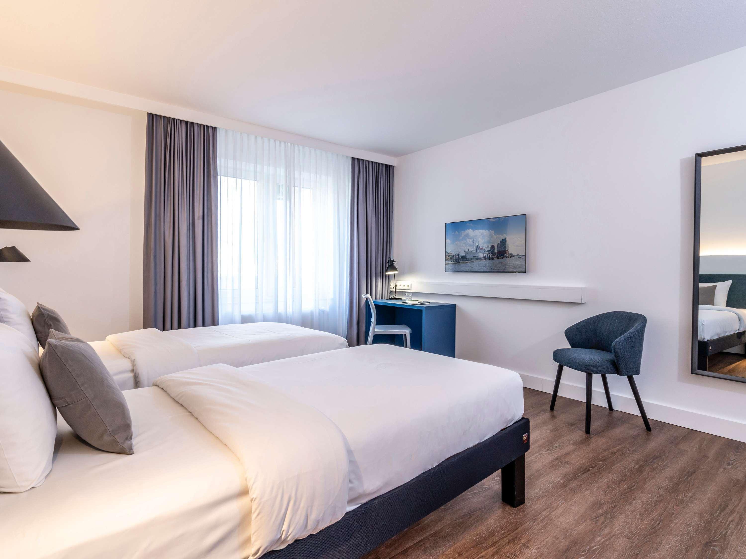 CONNECTING, FAMILY SUITE, STANDARD