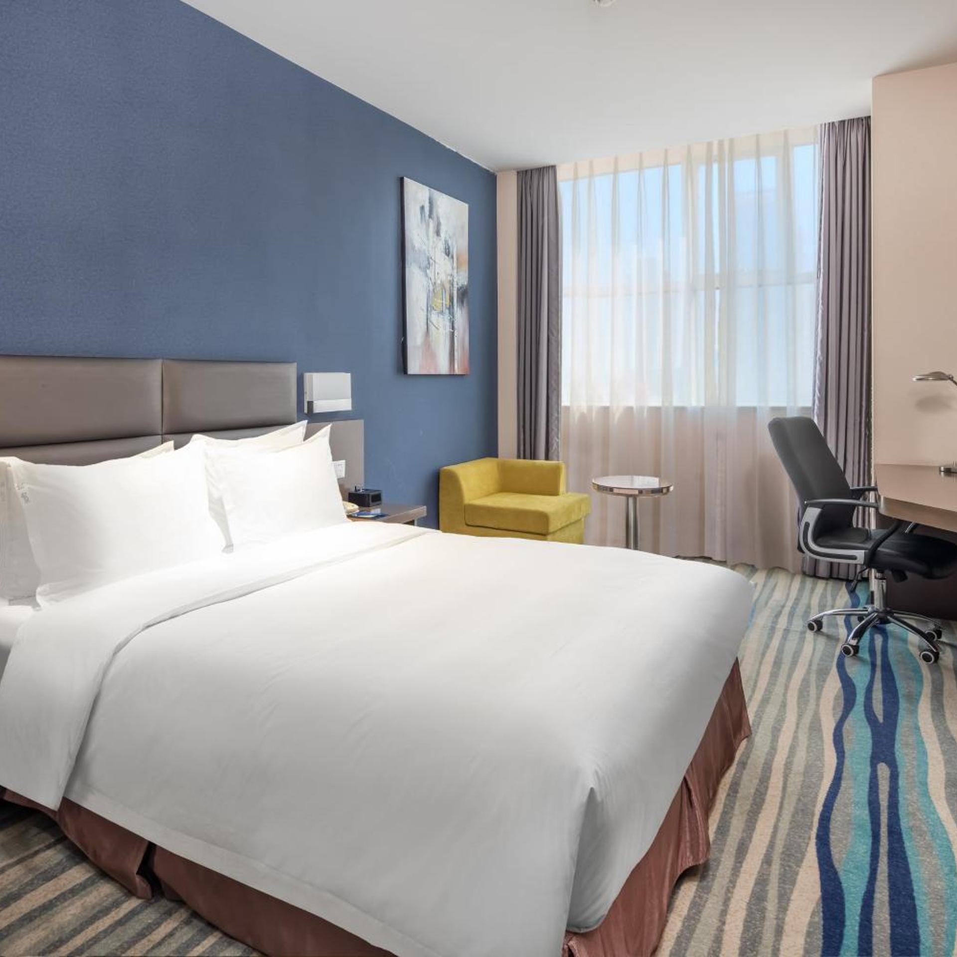 Standard, Queen Bed, with View