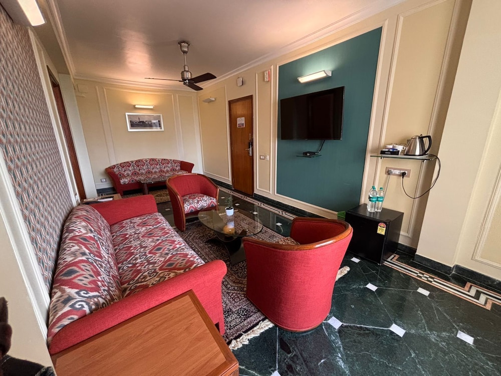 Hiltop Hotel 34/56
