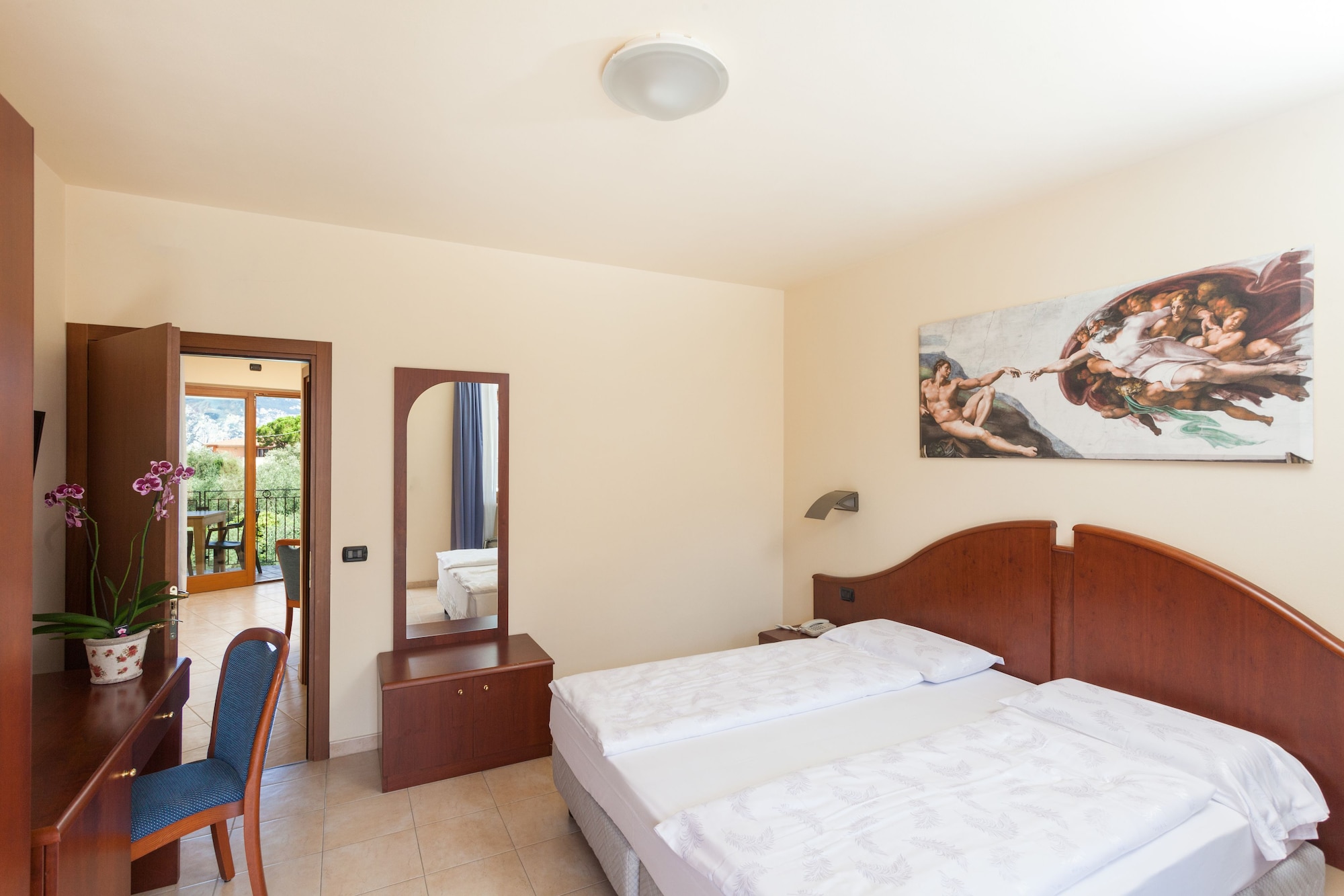 1 BEDROOM, CLASSIC, SUITE, LAKE SIDE, BALCONY
