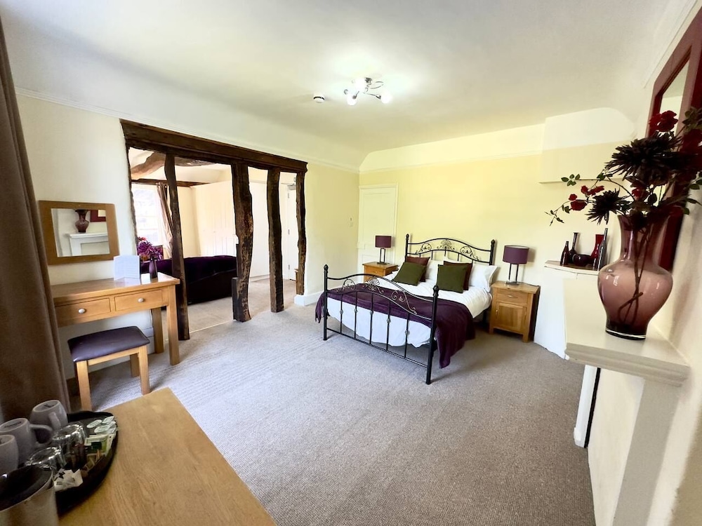 The George and Dragon Hotel 36/64