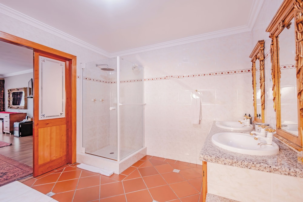 Sunward Park Guesthouse 48/50