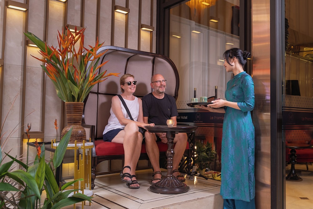 Le Premier Hotel & Rooftop Bar 9/50