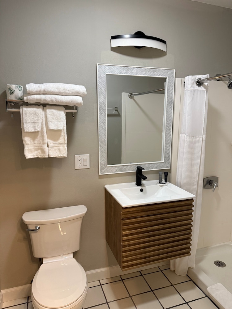 Carolina Pine Inn 30/32