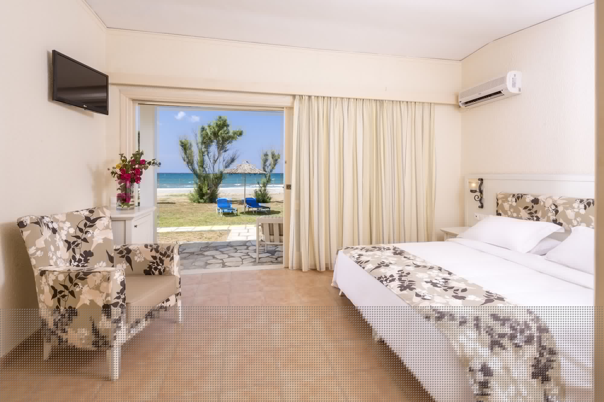 ROOM, WATER FRONT