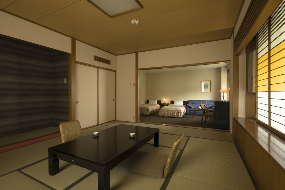 Hotel Lucent Takamiya 37/43