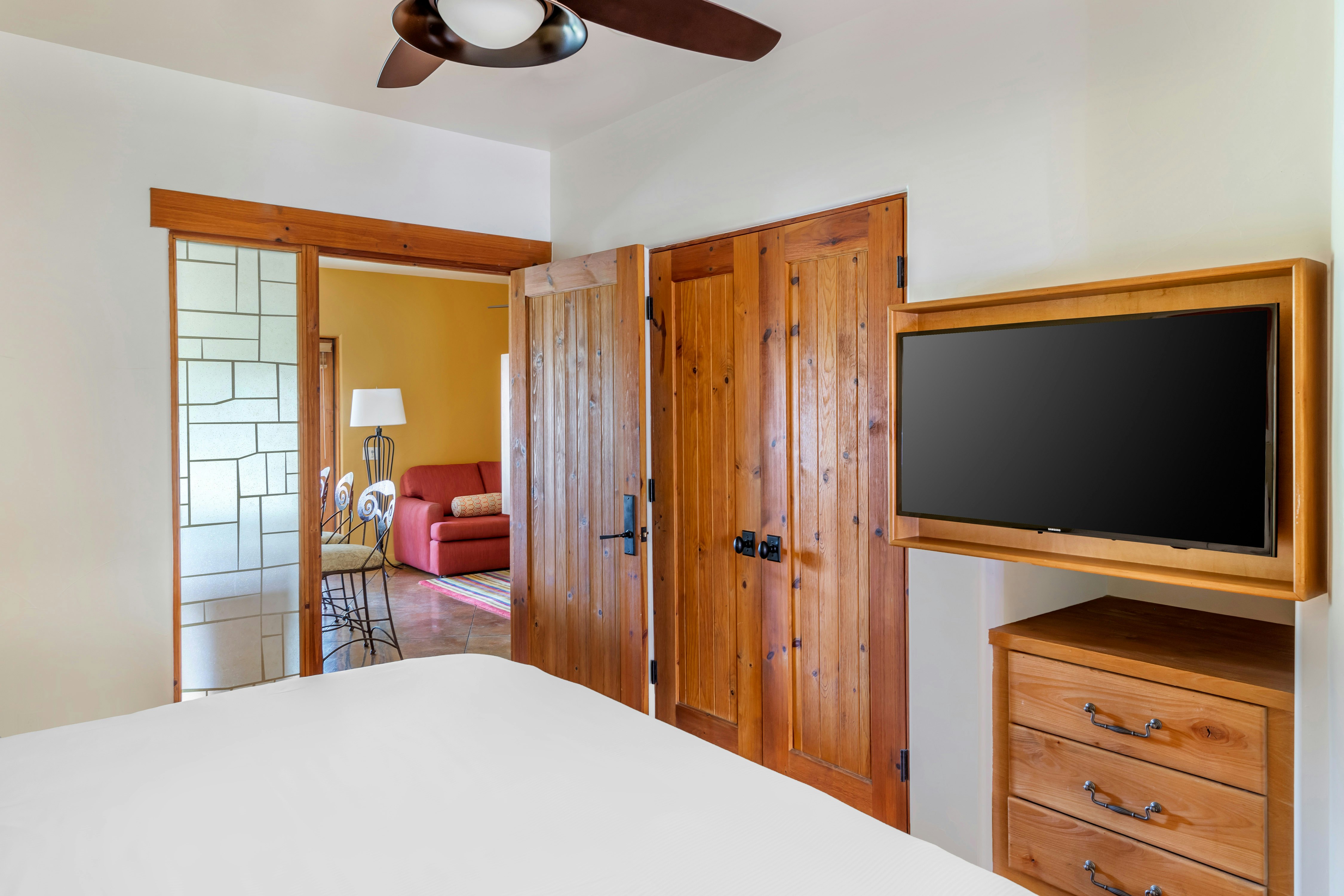 غرفة بسرير كينج بغرفة نوم واحدة، Hilton Grand Vacations Club Palm Desert 2/3