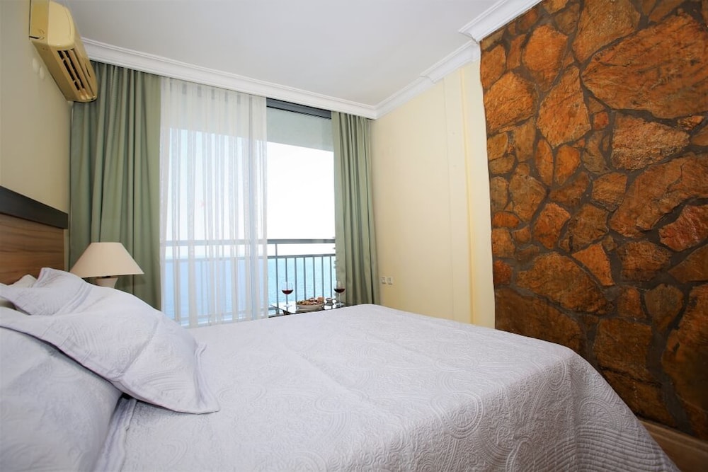 Lara Hotel 19/61