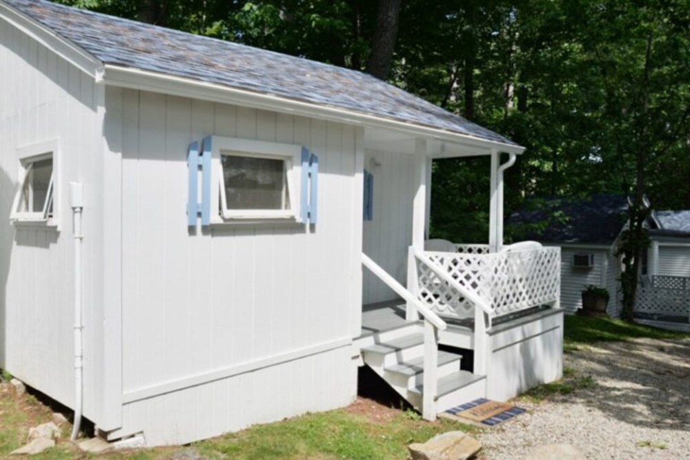 2 River Road Inn & Cottages 44/50