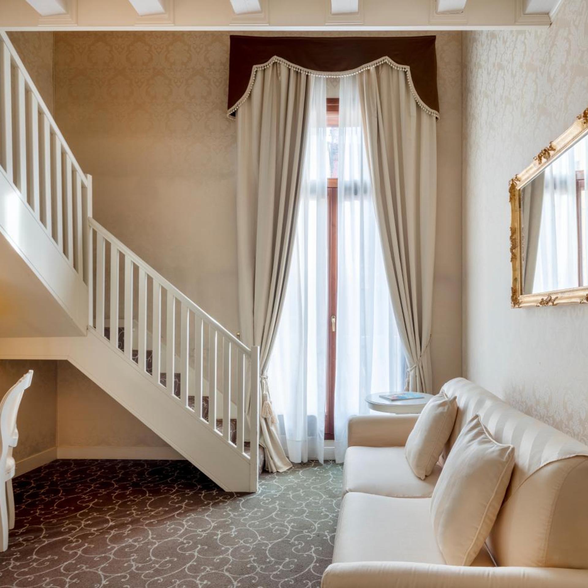 Mezzanine, Duplex, Suite, King Bed, Sofa