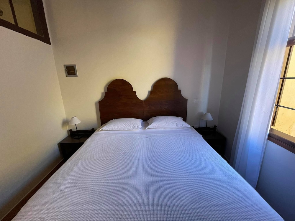 Captain Vasilis Hotel 8/56