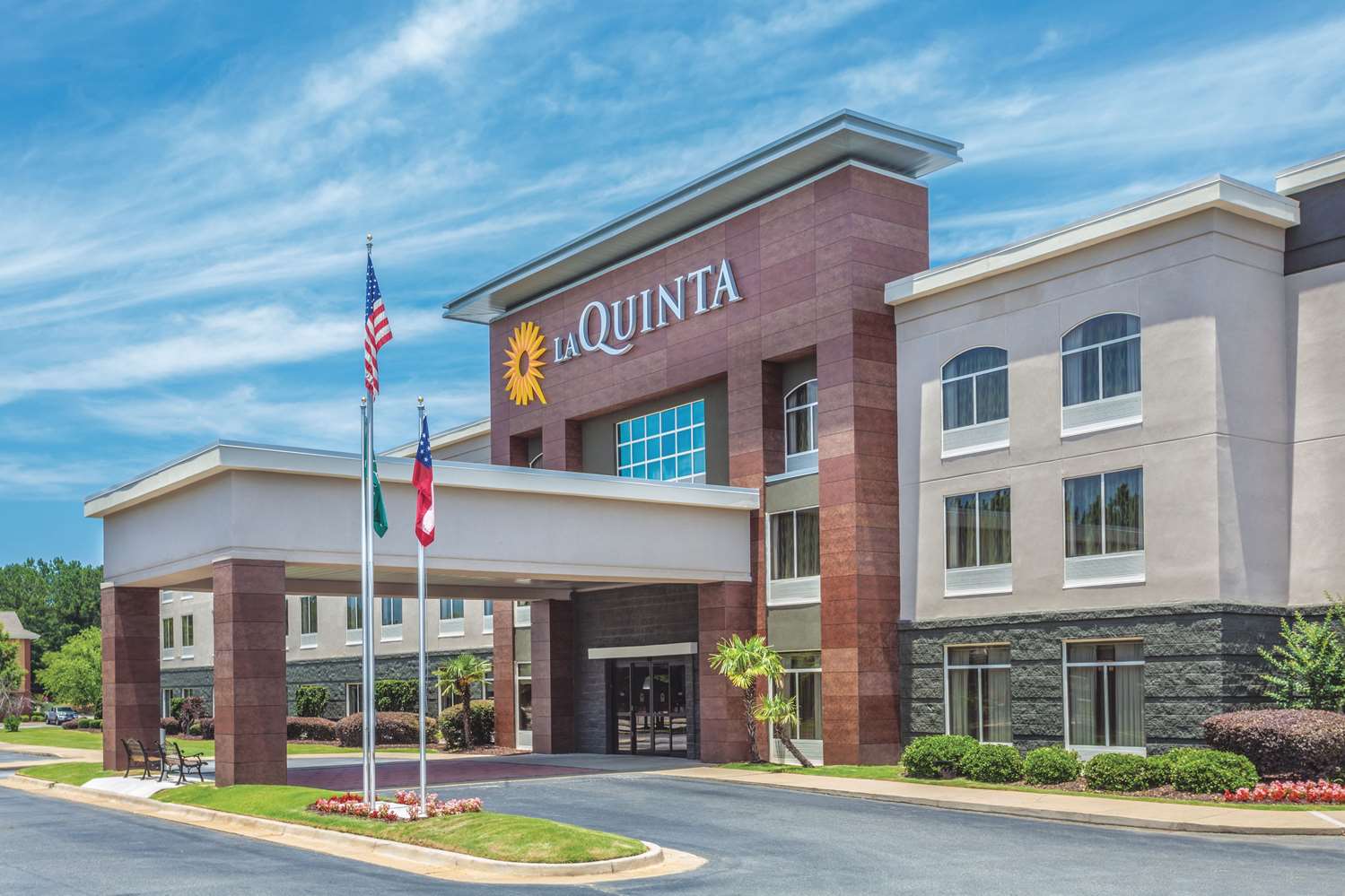 La Quinta Inn & Suites by Wyndham Columbus North 12/15