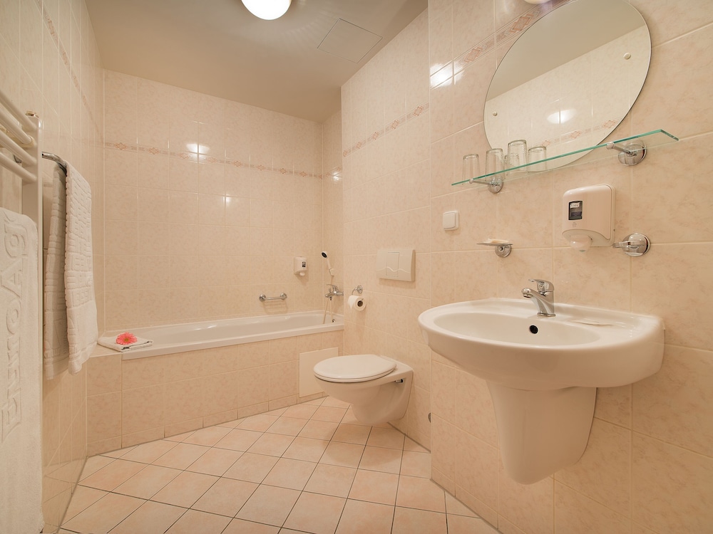 Ea Hotel Elefant 40/44