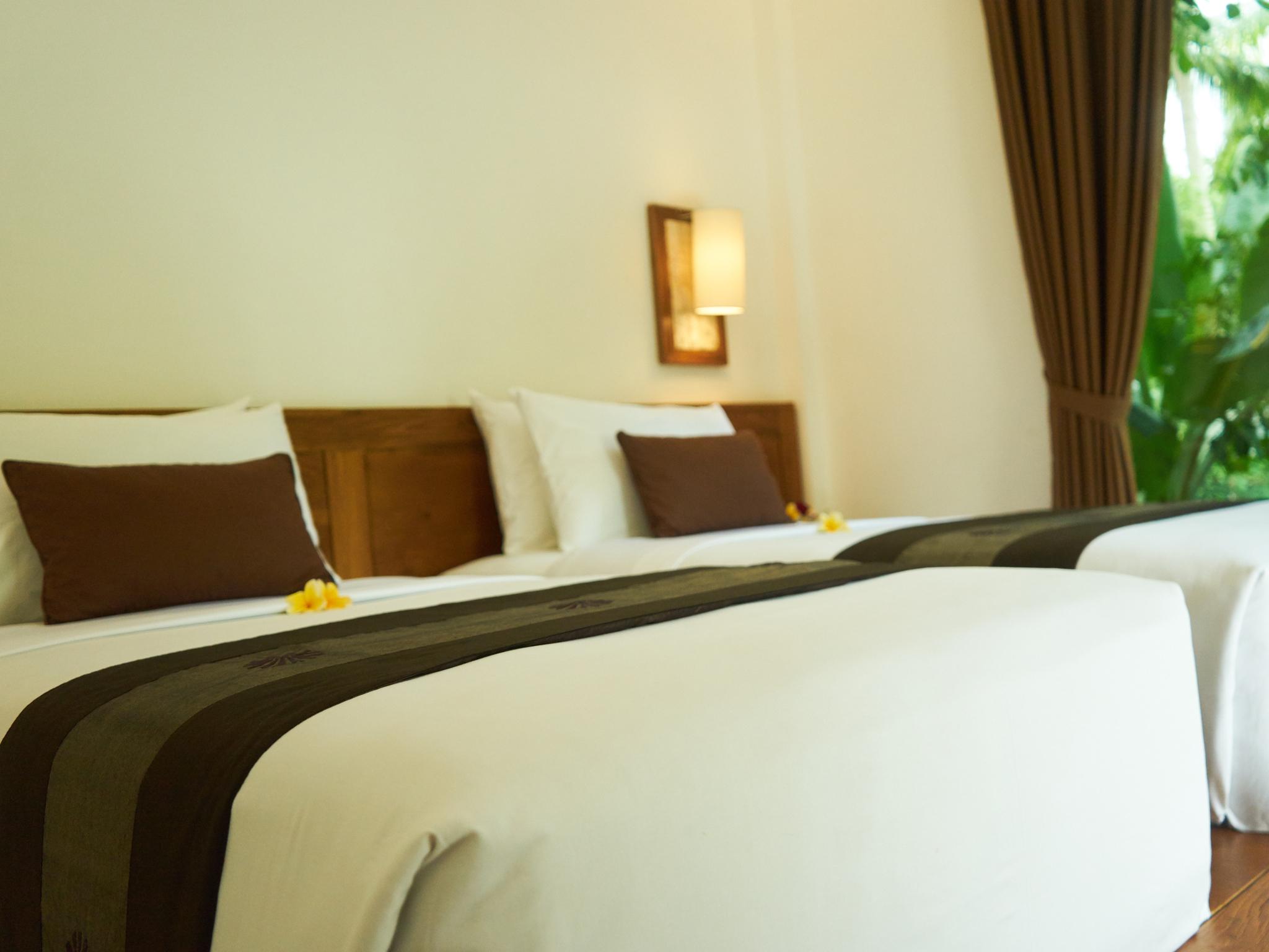 DELUXE, TWIN BEDS