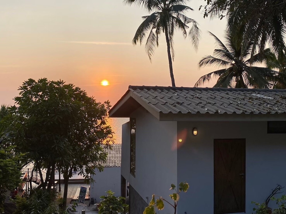 P.D. Beach Resort 4/50