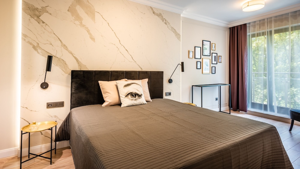 A11 Apartments & Spa Dermique 12/50