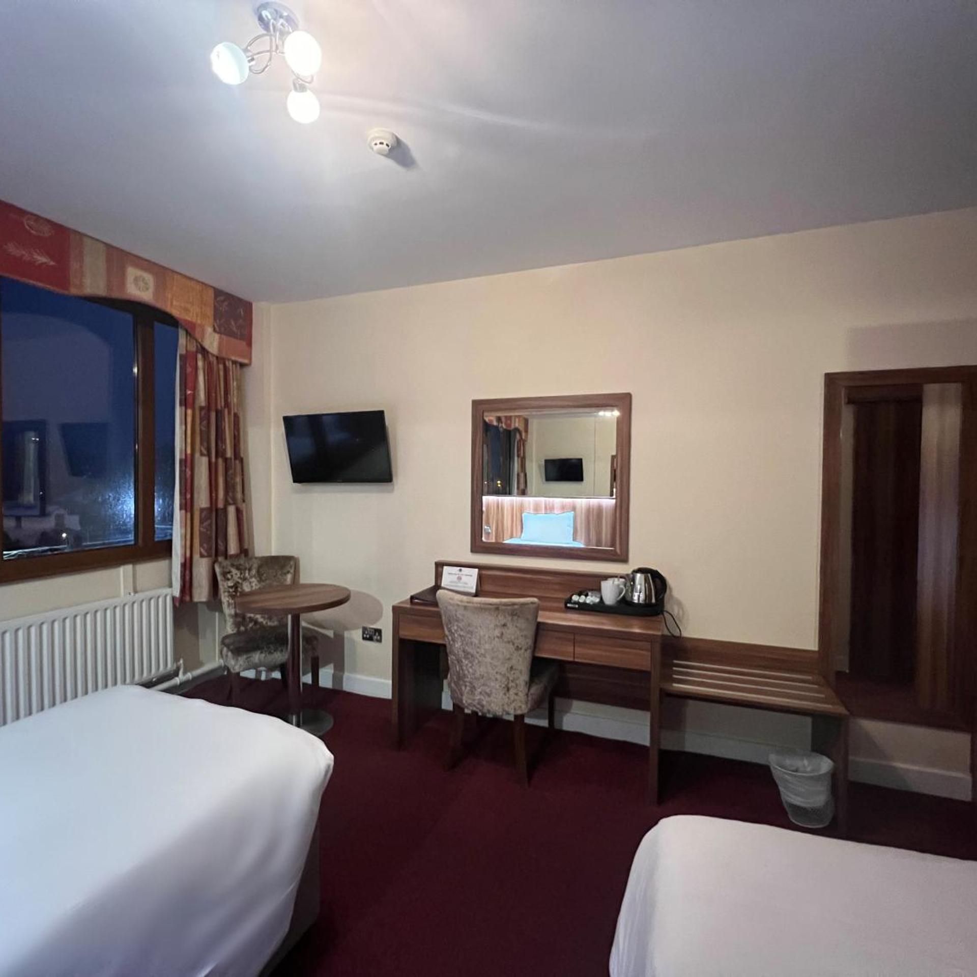 غرفة بسريرين منفصلين، West County Hotel 8/10