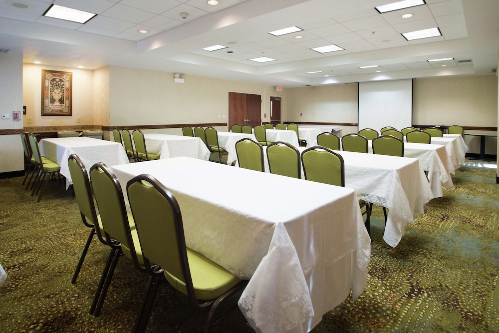 Hampton Inn Linden 61/75