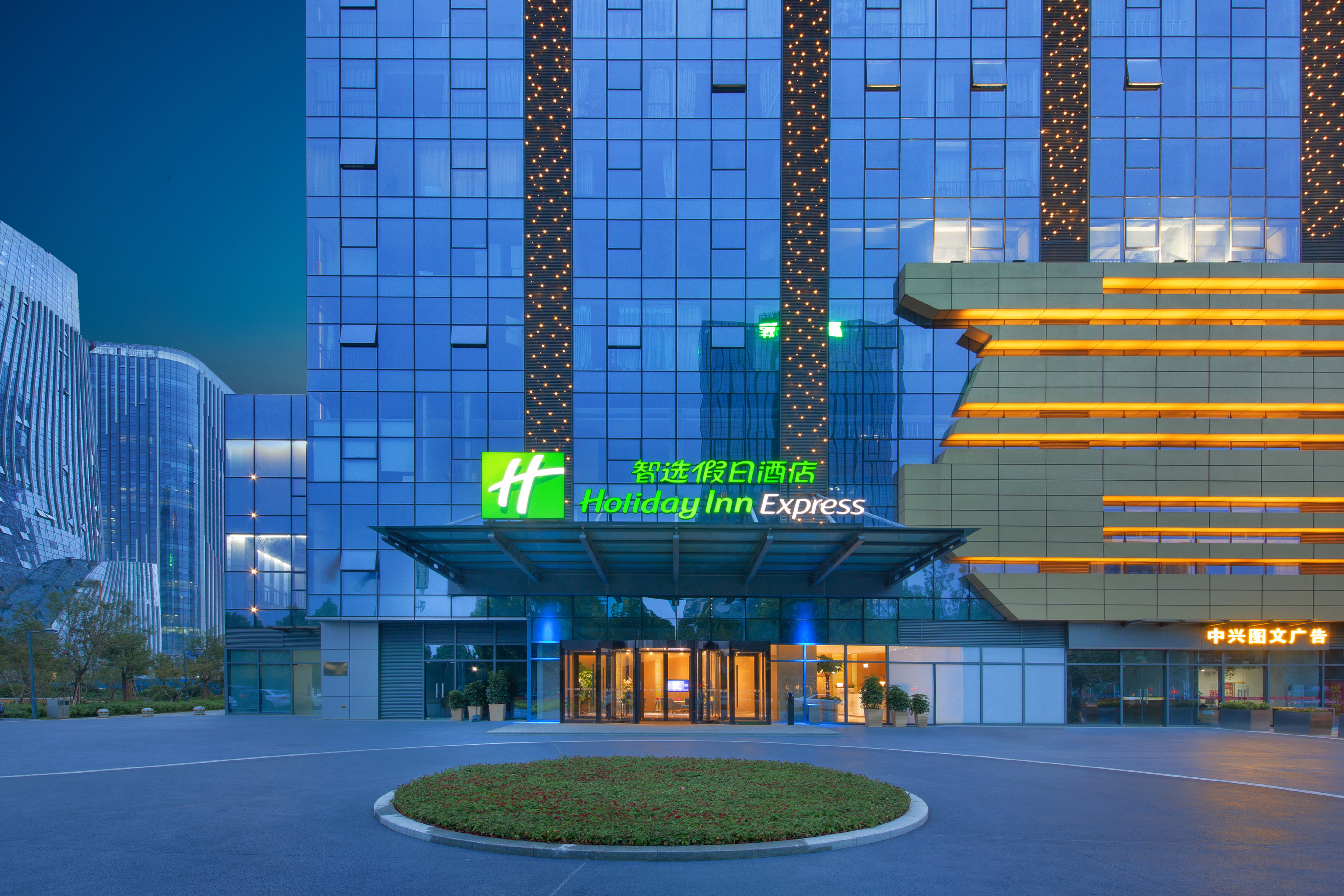 HOLIDAY INN EXPRESS ZHENGZHOU LONGZI LAKE 1/22