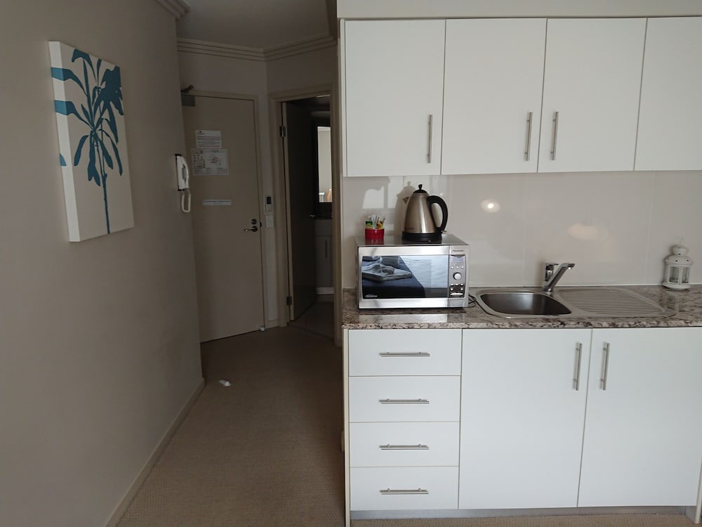 SCARBOROUGH BEACH RESORT 48/72
