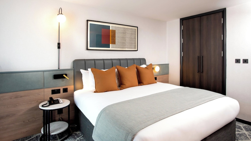 1 BEDROOM, SUITE